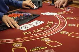 স্মার্টফোনে mybet প্ল্যাটফর্ম ব্রাউজ করার দৃশ্য